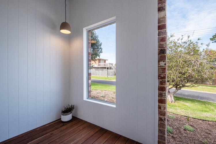 Light and bright entry