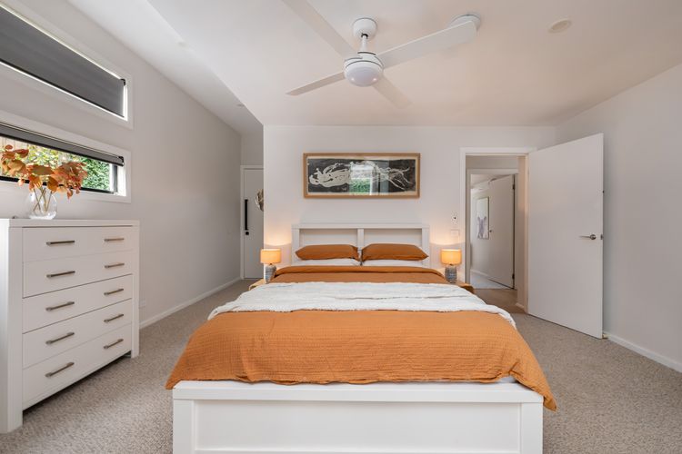 Bedroom 4 - Queen Bed