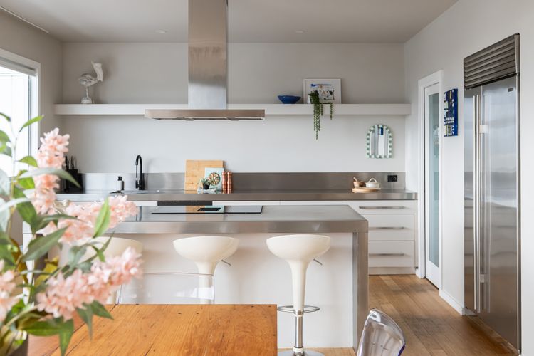 Fully Equipped Kitchen and Butlers Pantry
