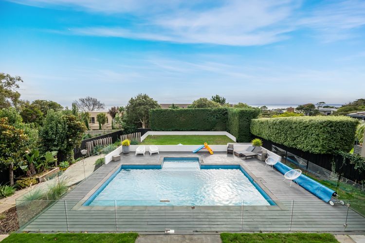Solar Heated Pool and Views of the Bay!