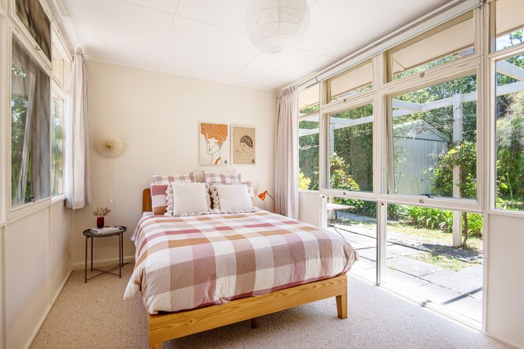 Bedroom with queen bed