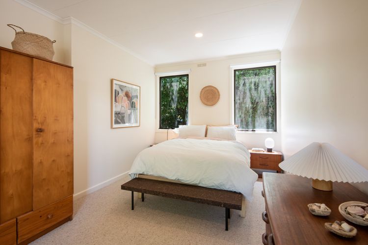 Queen bed