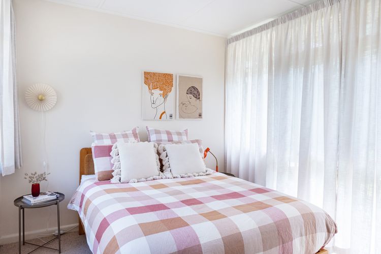 Queen bed