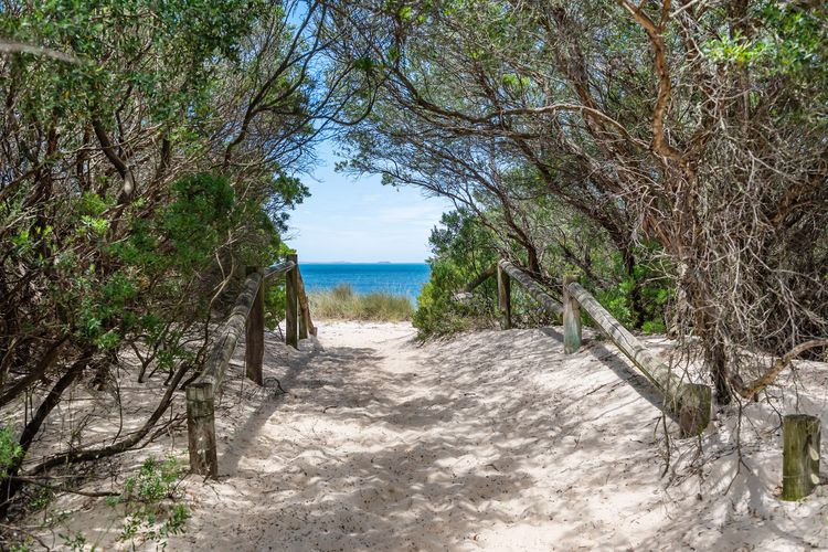 Short stroll to Merricks beach