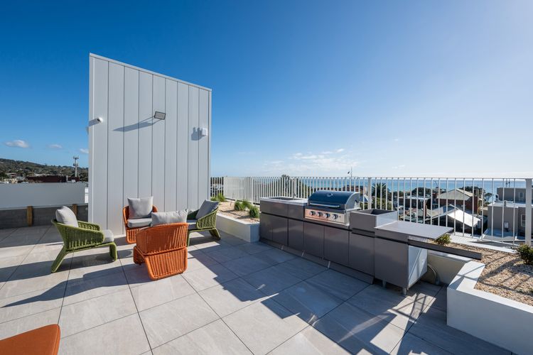 Communal rooftop (with BBQ)