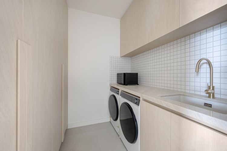 Laundry / Butlers Pantry 
