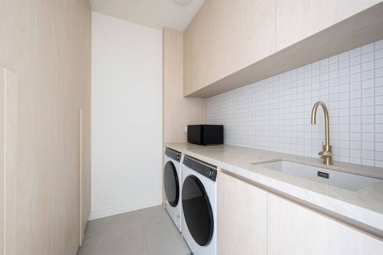 Laundry / Butlers Pantry 