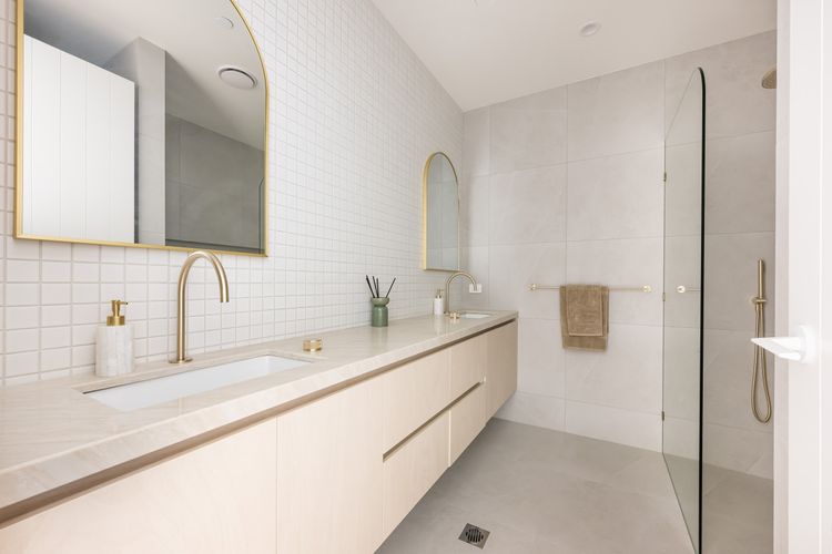 Main Bathroom with Walk in Shower 