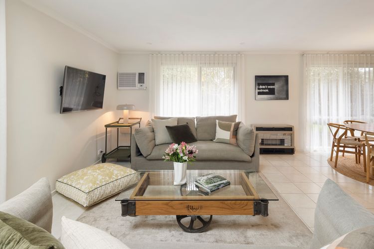 Lounge Room 