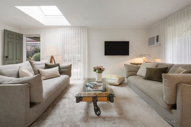 Lounge with Smart TV and AC / Heating 