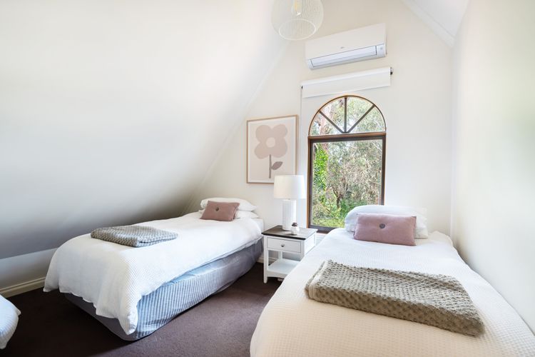 Bedroom with 3 singles