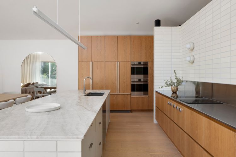 Fully equipped stunning kitchen 