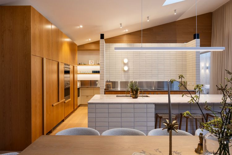 Fully equipped stunning kitchen and Butlers Pantry
