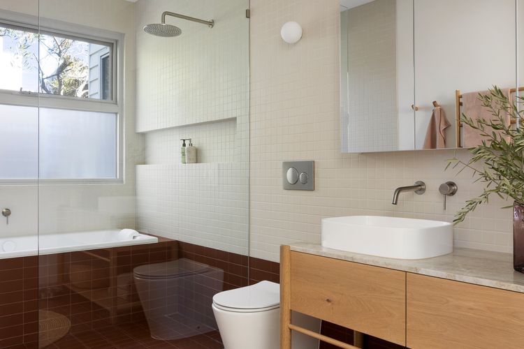 Main Bathroom with Bath 