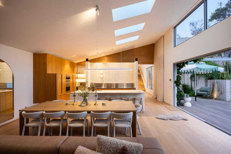 Open Kitchen / Dining 