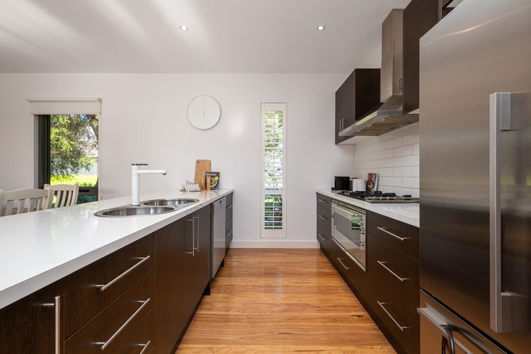 Well-equipped kitchen 