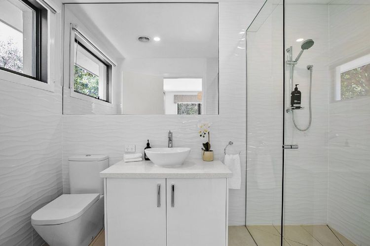 Experience the luxury and comfort of our bathroom.