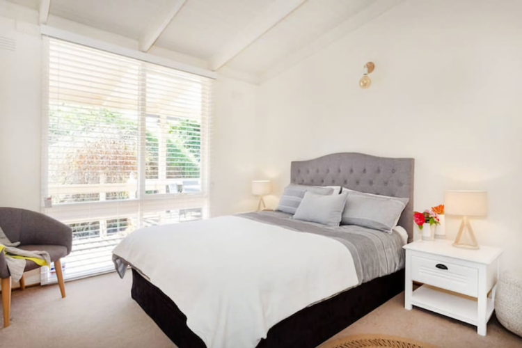 Second bedroom with queen bed 