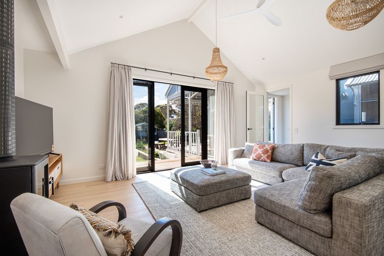 Cosy lounge with fireplace