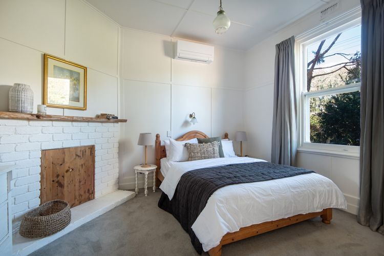 Bedroom 3 with Queen bed (air conditioning)