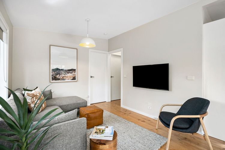 LIVING WITH SPLIT SYSTEM AIRCON/ HEATING