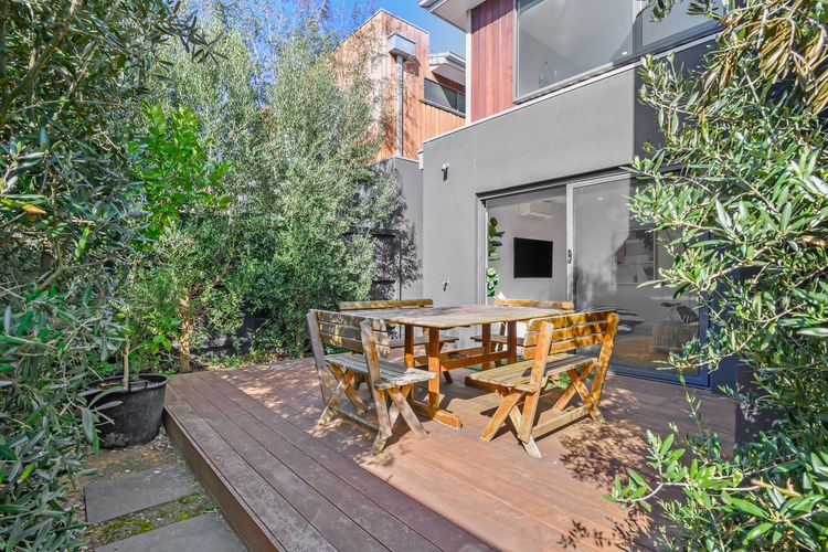 Courtyard and outdoor dining area