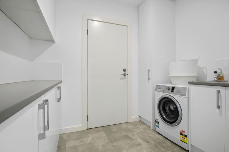 Laundry with washing machine 