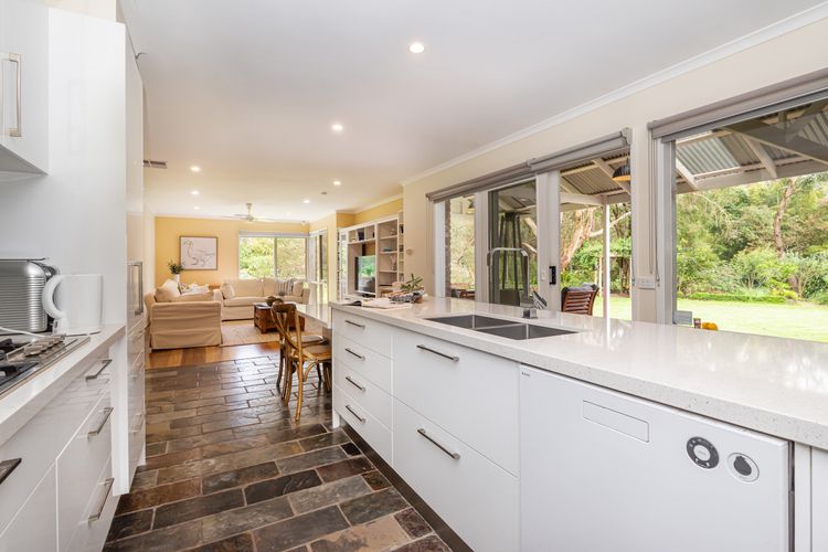 Light filled central well equipped kitchen