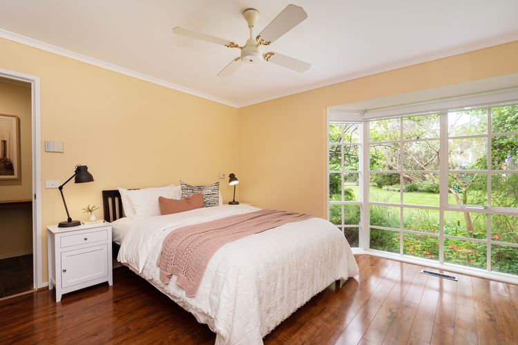 Master with queen bed and ensuite 