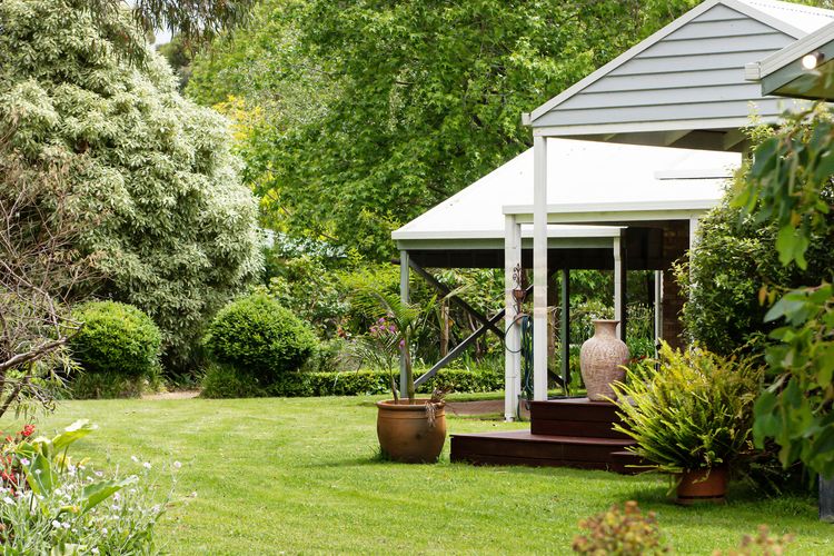 Stunning gardens with native birdsong 