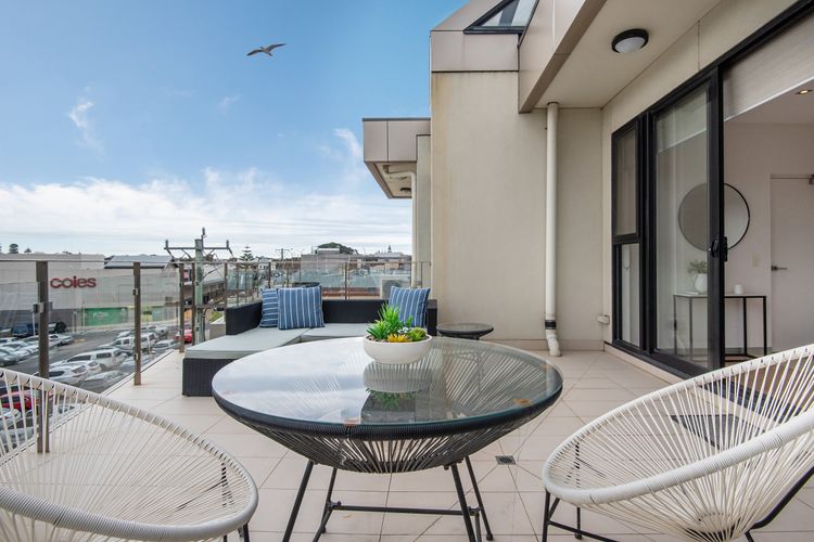 Balcony seating area