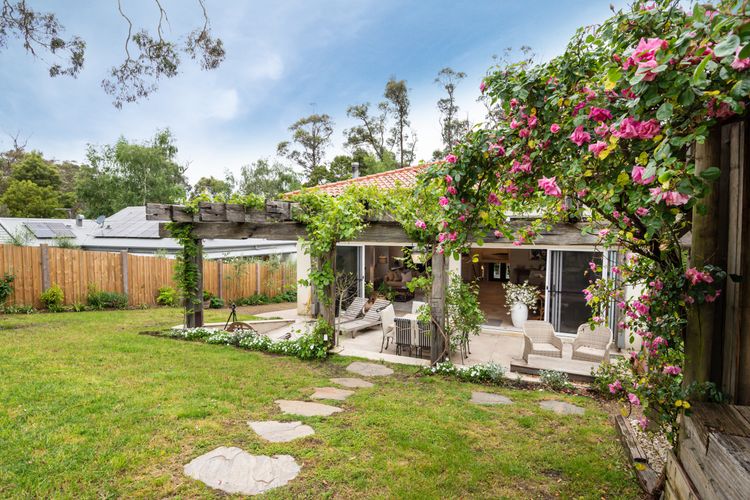 Enjoy the outdoor view of our lovely house, surrounded by lush greenery.
