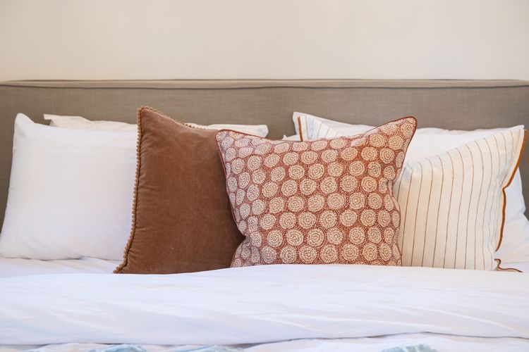 Come, indulge in the luxury of our bed, and experience the ultimate in comfort and tranquility.