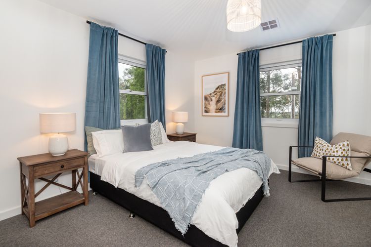 Bedroom with queen bed 