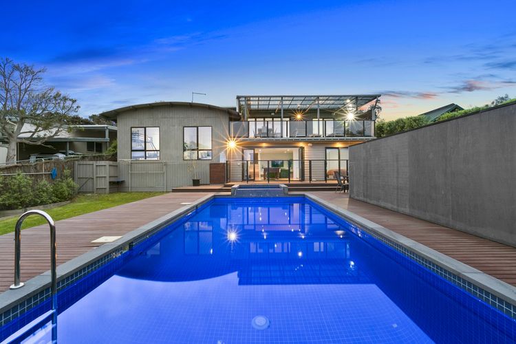 Large solar heated pool and gas heated spa