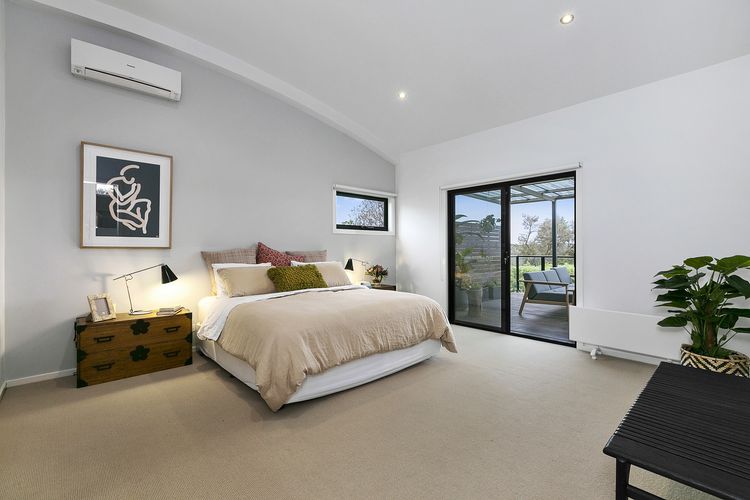 Master bedroom with King Bed and ensuite - Opens out to balcony