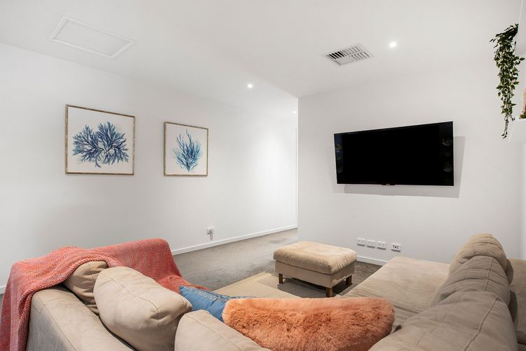 2nd Living with Smart TV