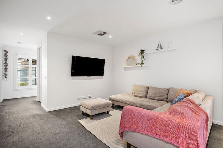 2nd Living with Smart TV