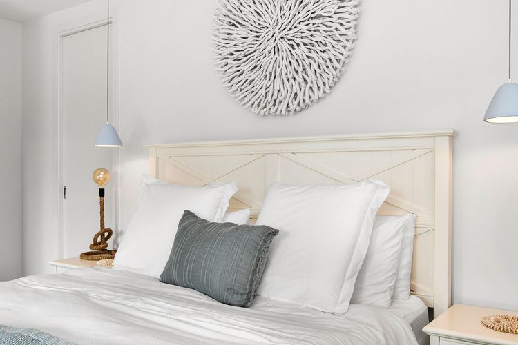 Master Bedroom with Queen Bed