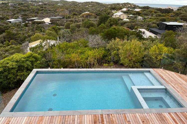 Gas heated spa and solar heated pool with stunning views