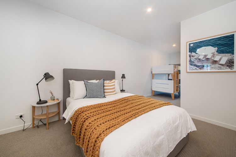 Second bedroom with enough space for the kiddos. 