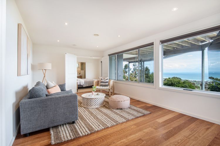 Second living with a TV and a view 