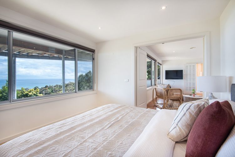 Bedroom 1 with king bed and ensuite 