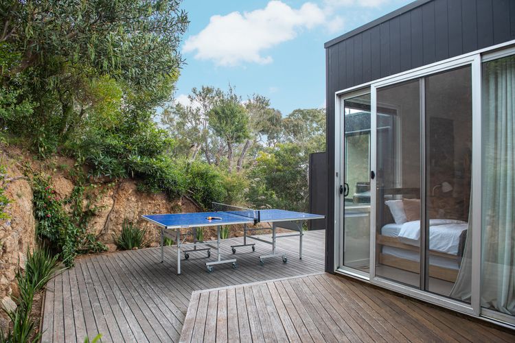 Outdoor ping pong table 