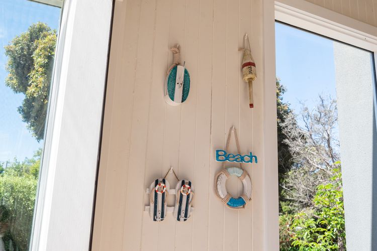 Personable decors which reflects the area surroundings near the property