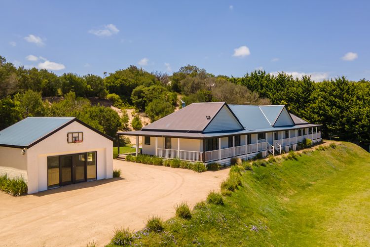 Highbury’s Peaceful Retreat with gas heated plunge pool