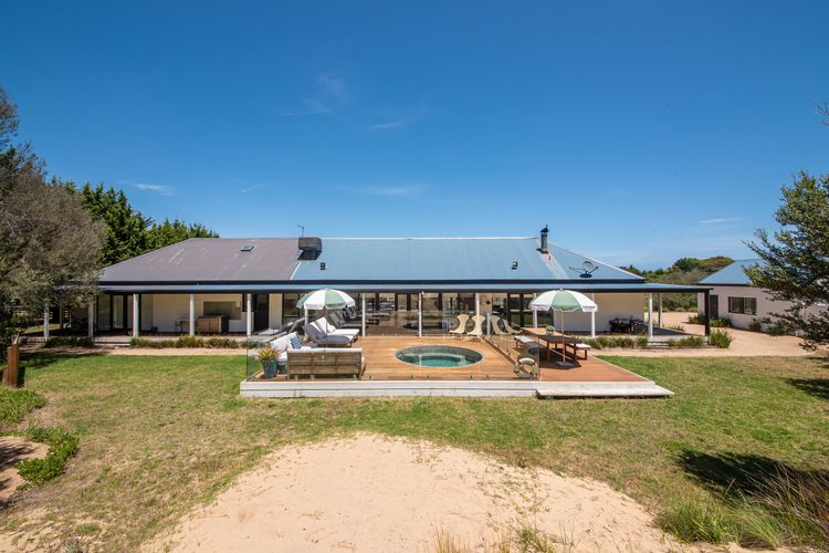 Highbury’s Peaceful Retreat with gas heated plunge pool