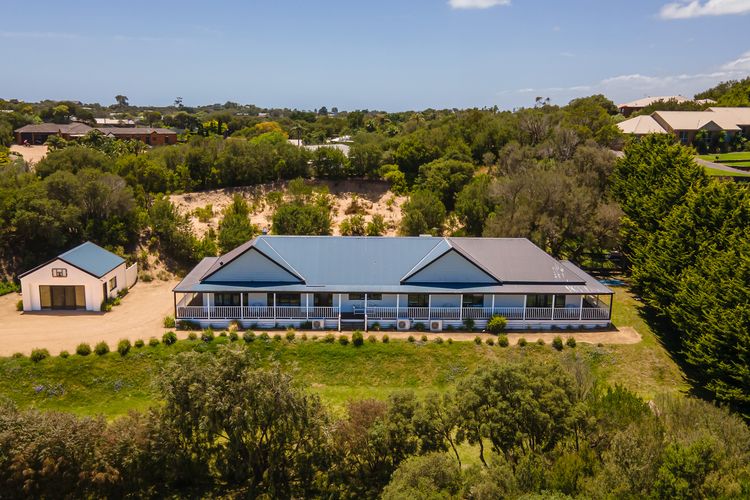 The property on one acre. Seperate Yoga studio or games room