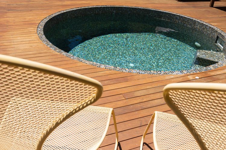 Highbury’s Peaceful Retreat with gas heated plunge pool