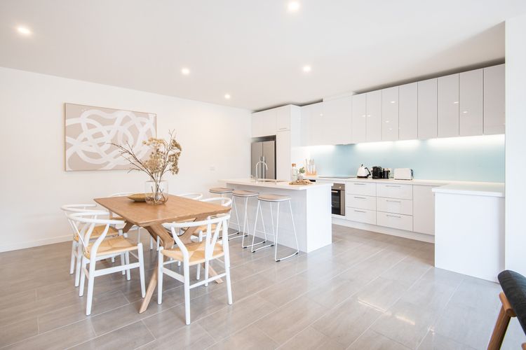 Fully equipped kitchen and dining